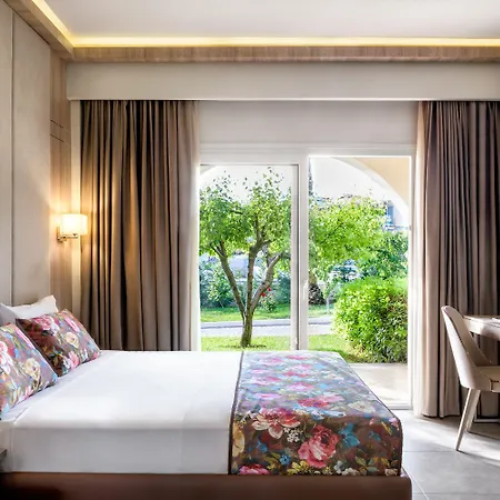 Alexandra Resort 4*